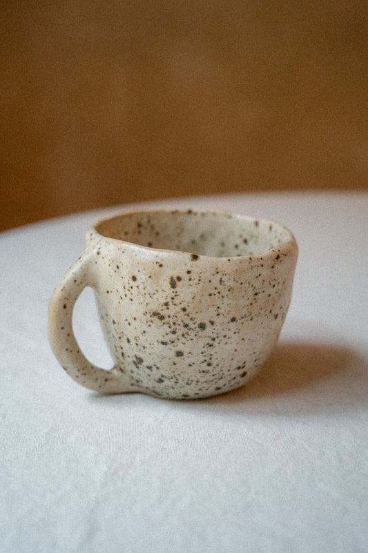 Big mug narrow ear in cream speckle
