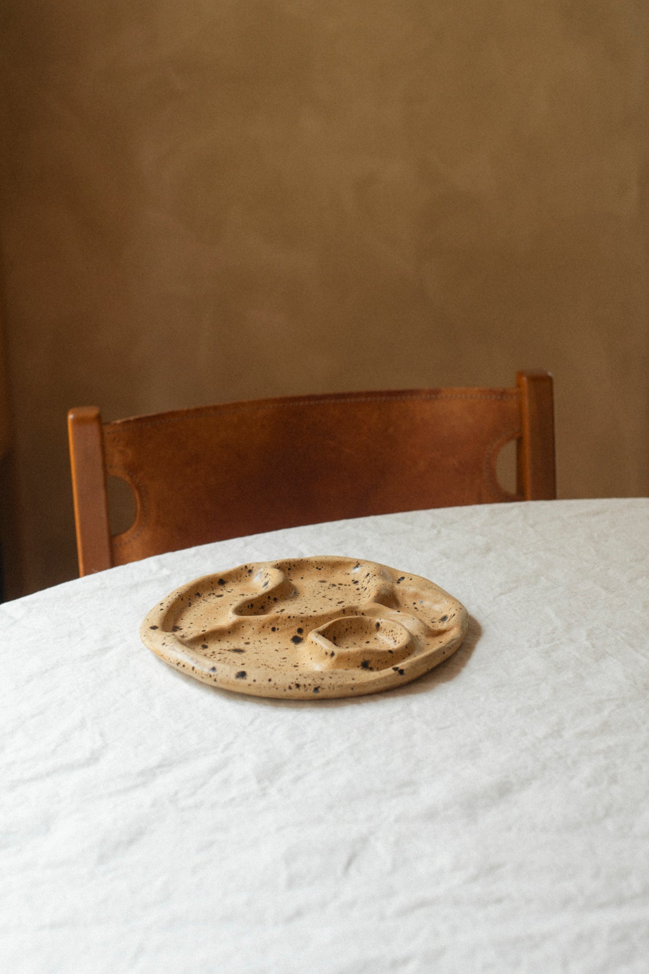 Snackplate in macadamia speckle