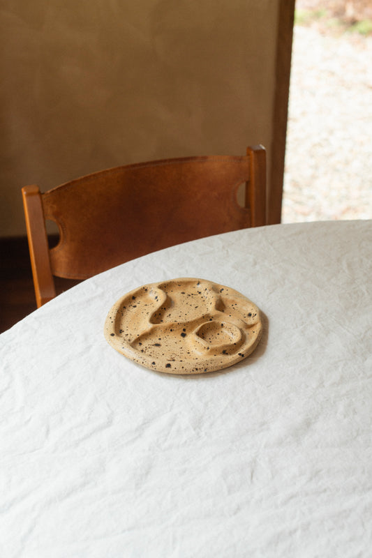 Snackplate in macadamia speckle