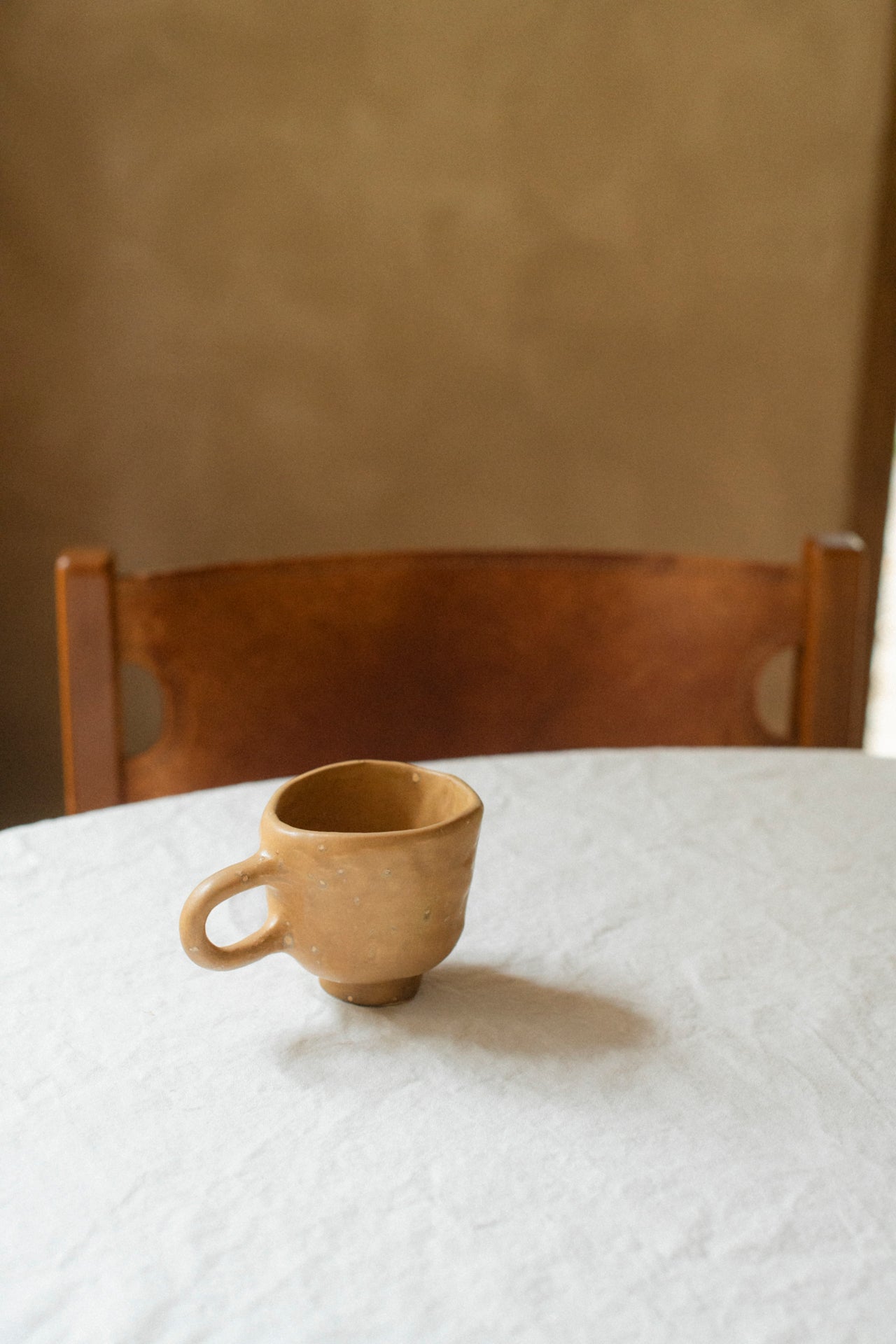 Wonky mug in caramel