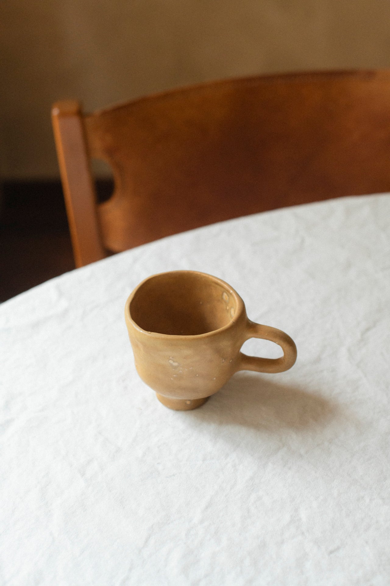 Wonky mug in caramel